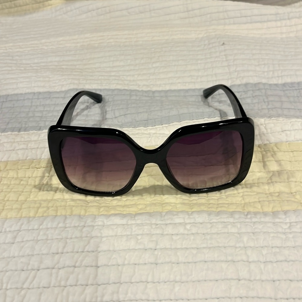Women’s Black Sunglasses